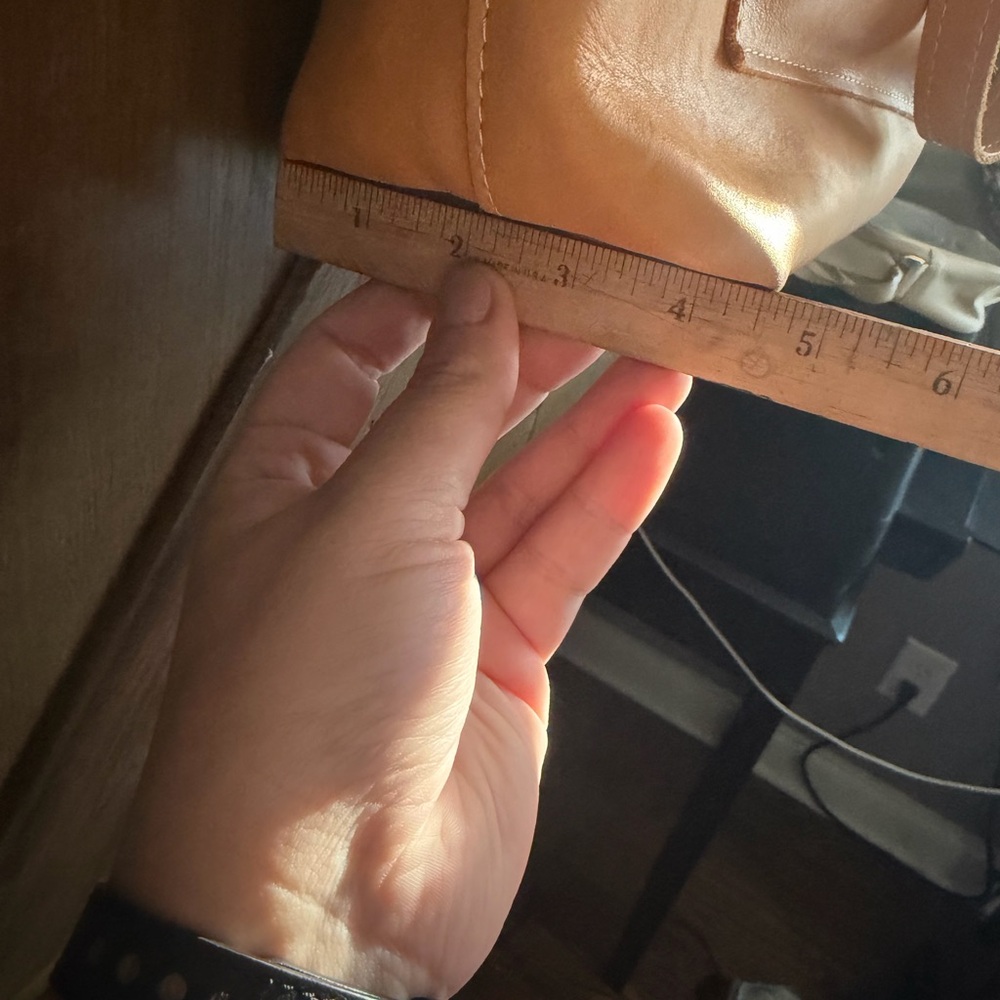 Portland Leather Goods Yellow/Sunflower 🌻 Leather Crossbody Tote - Picture 15 of 16